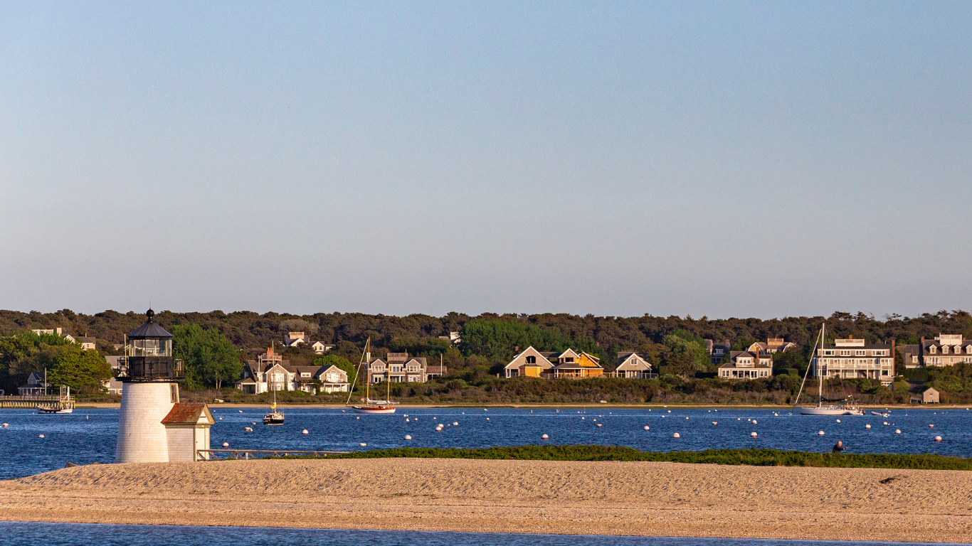 Nantucket Housing 101, Brant Point Lighthouse view